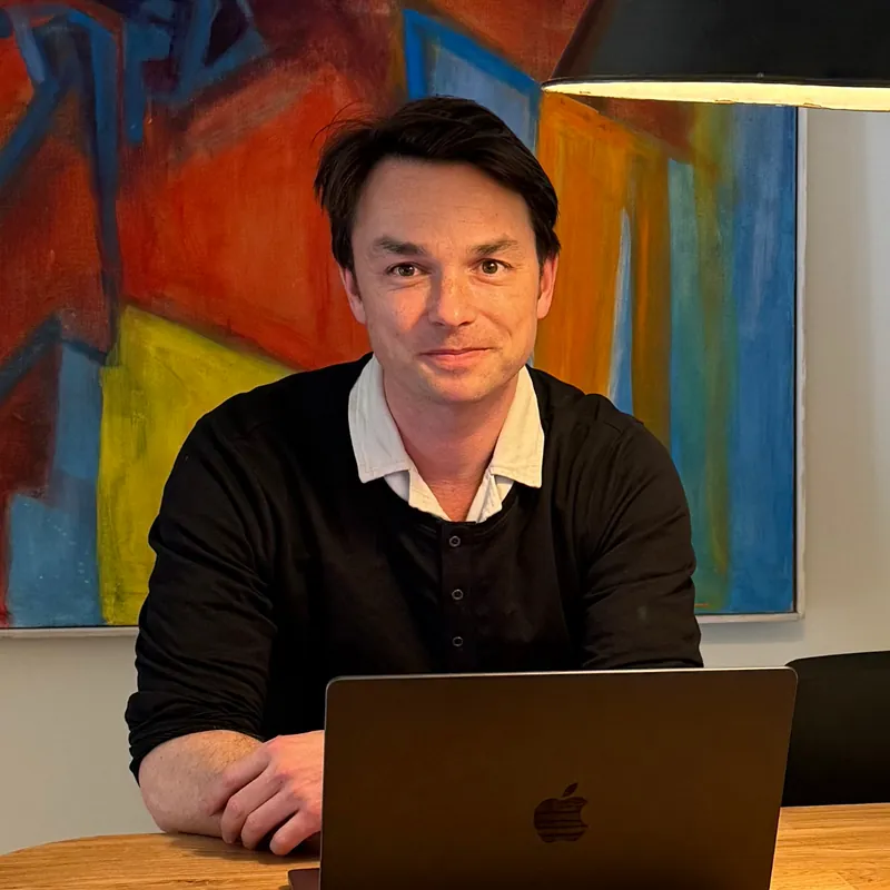 Portræt af Simon Nielsen, driftsansvarlig på Transformerstationen.