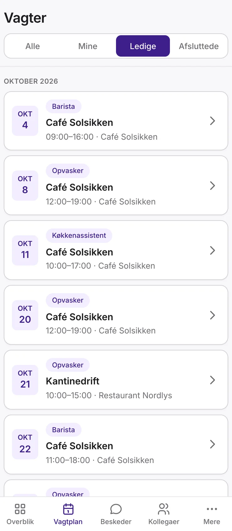 Listen over ledige vagter i oktober, hver med dato, jobfunktion, sted og tid.